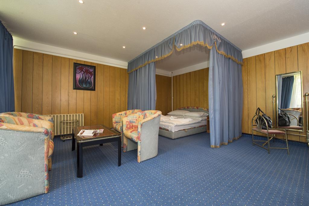 Familia Hotel Balatonboglar Room photo